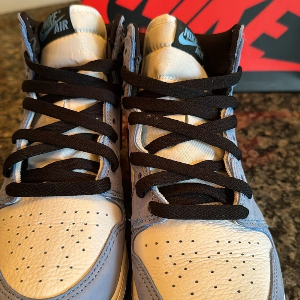 Nike Air Jordan 1 High OG university Blue Sneakers EUC 6Y